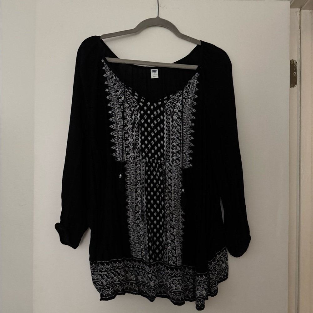 Old Navy Black and White Blouse